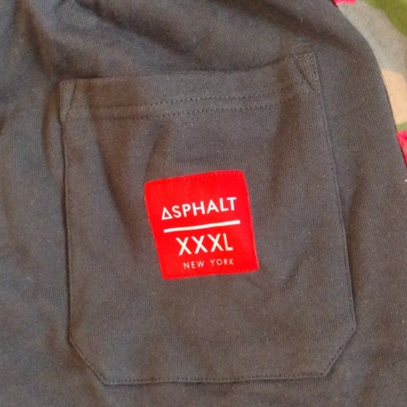 Asphalt Yacht Club Men's Floral Camo Jogger & Shirt Set - Picture 6 of 16